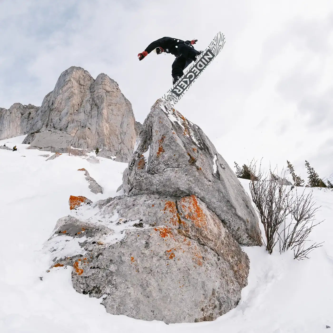 Sensor Men 2026 | Ollie High, Carve Low | Nidecker | EU Sensor Men Snowboards Nidecker Premium Swiss Snowboard